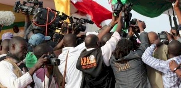 Dakar: Cellou Dalein Diallo supporters demonstrate against "the confiscation of their victory by Alpha Condé