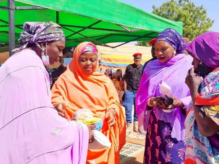 Borno Governor's wife, Habiba Zulum Donates 200 Blankets, as she launches APWEN's IDPs relief package