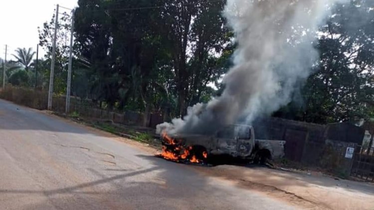 JUST IN: Patrol Vans Burnt As Gunmen Ambush Soldiers In Aba