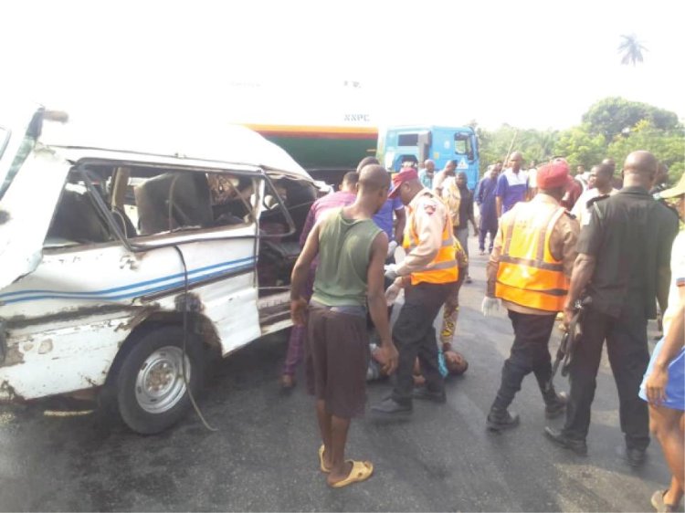 7 Killed, 5 Injured As Bus Rams Into Truck On Lagos-Ibadan Expressway