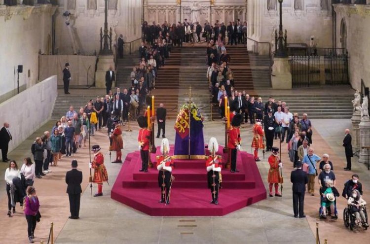 Thousands queue overnight to pay respects at Queen’s lying in state
