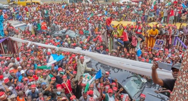 Huge crowd as Kwankwaso commissions NNPP office in Lagos