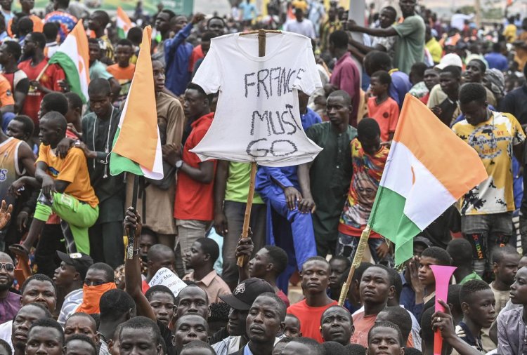 Thousands of Nigeriens Demonstrate, Demanding Withdrawal of 1,500 French Troops from the Country