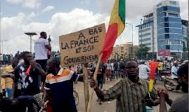 West Africa regional bloc closes borders with Mali after president detained