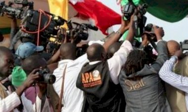 Dakar: Cellou Dalein Diallo supporters demonstrate against "the confiscation of their victory by Alpha Condé
