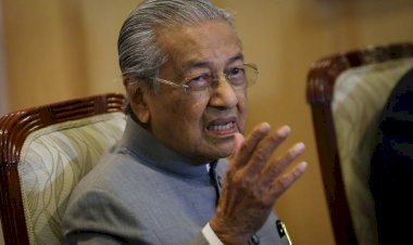 Muslims have 'right to punish' French, says Malaysia's Mahathir