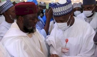Governor Inuwa Yahaya commiserates with Sheikh Kabiru Gombe over mother's death