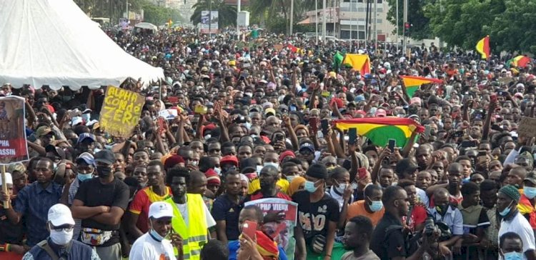 Demonstration of support: The Guineans of Dakar fill the Place de la Nation (photos)