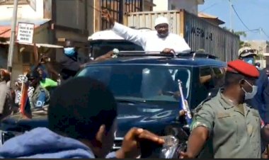 Fanfare As President Barrow Emerges Out Of State House To Begin Huge Tour Of The Nation