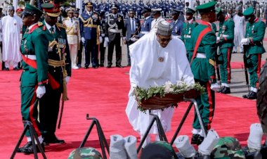 Buhari Lays Wreath for Fallen Soldiers