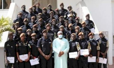 President Barrow Bids Farewell to 40 Senegalese Gendarmerie