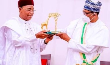 PRESIDENT BUHARI RECEIVES HIGHEST NIGER REPUBLIC AWARD, CONGRATULATES OUTGOING PRESIDENT MAHAMADOU ISSOUFOU ON MO IBRAHIM PRIZE