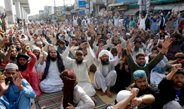 Pakistan Blocks Social Media Amid Anti-France Protests