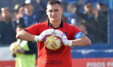 Goalkeeper sent off in Ecuador for unrinating behind his goal post!
