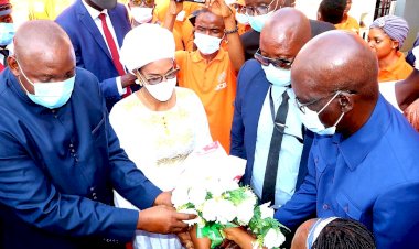 Barrow In Sierra Leone: The President Visits QCell Sierra Leone Office – As He Also Meets Gambians Living In The Country