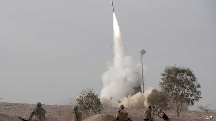 Israel fires missiles into Syria