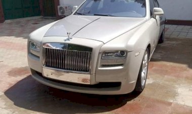This is the Rolls Royce 2021 Model, worth N200 million naira donated to the emir of kano, Alhaji Aminu Ado Bayero by Alhaji Abdulsamad Isiyaka Rabiu, President of  BUA Groups.