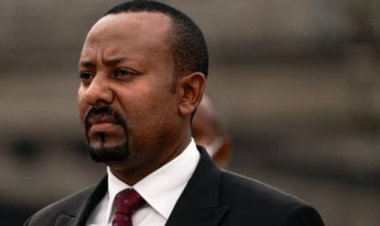 Ethiopia’s Nobel Peace Prize-Winning Leader Says he’ll Lead Troops on Front Lines Against Rebels