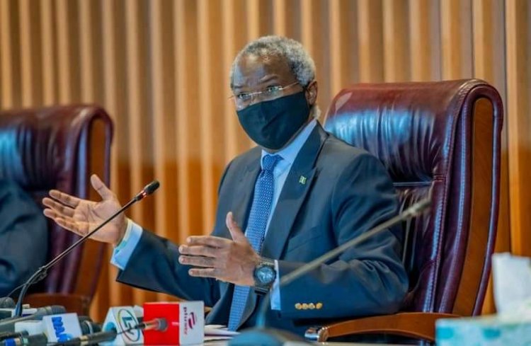 Fashola: I Don’t Envy Those Who Aspire To Lead Nigeria