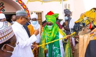 PHOTO NEWS: President Muhammadu Buhari pays a courtesy visit to the Emir of Zazzau, HRH Ahmed Nuhu Bamali, where the latter presents a gift to the President in Zaria, Kaduna State, on Friday. ~Leadership