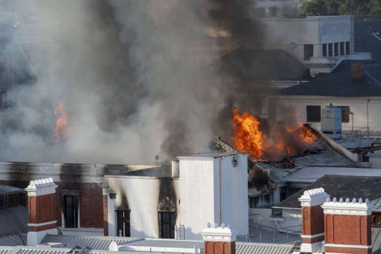 Fire at South African Parliament in Cape Town