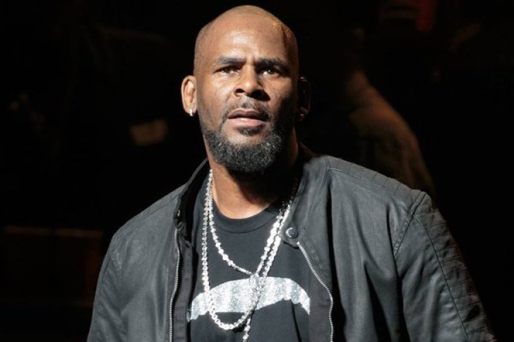 R. Kelly Serenades Fan Over Phone From Prison