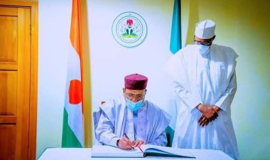 PHOTOS: President Muhammadu Buhari receives in State Visit H.E. Mohamed Bazoum, President of Niger in State House, Abuja on 31st March, 2022.
