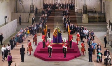 Thousands queue overnight to pay respects at Queen’s lying in state