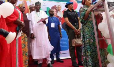 Police Orderly In Trouble For Carrying Atiku’s Wife Bag