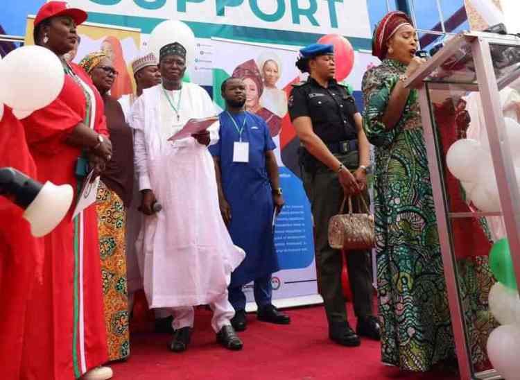Police Orderly In Trouble For Carrying Atiku’s Wife Bag