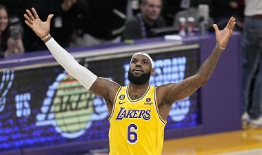 LeBron James Breaks NBA All-Time Scoring Record