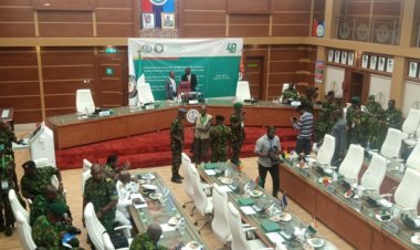 Ecowas army chiefs meet over situation in Niger