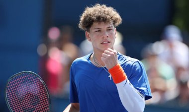 Shelton Fights Back To Reach Shanghai Last Eight