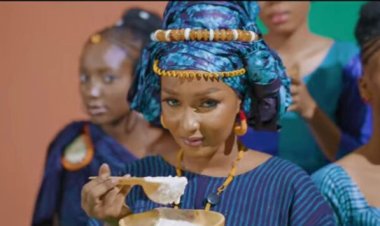 Aïcha Kindia Pays a Moving Tribute to Musician Fatou Linsan Barry